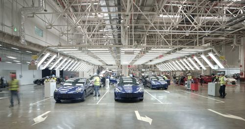 探訪特斯拉上海超級(jí)工廠 30多秒下線一輛車(chē)，揭秘全球最高效汽車(chē)工廠的煉成之道